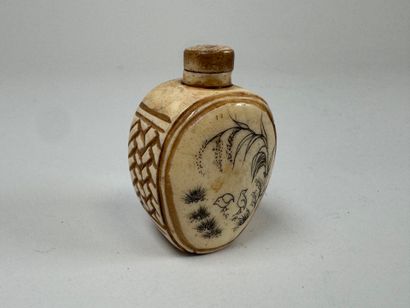 ASIA, 20th century.
Carved and engraved bone...