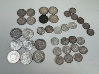 A set of silver coins including : 
- 8 pieces...