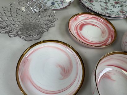 Lot including:
- 5 polychrome porcelain dinner...