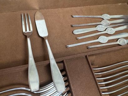 WISKEMANN silverware, Brussels.
Large silver-plated...