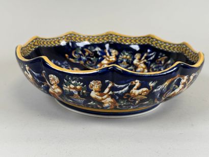 GIEN.
Renaissance model.
Polychrome earthenware...