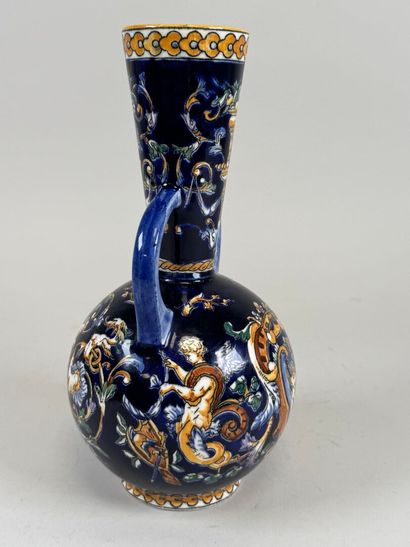 GIEN.
Renaissance model.
Vase with two handles...