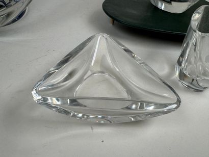 VANVES.
Large bowl or centerpiece in molded...