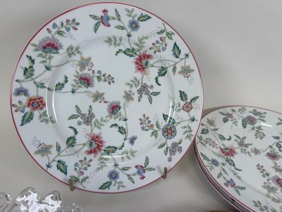 Lot including:
- 5 polychrome porcelain dinner...