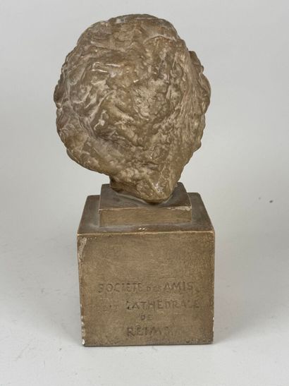 Musée du Louvre.
Bust in patinated plaster.
26...