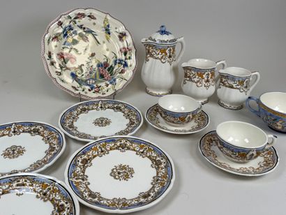 GIEN.
Polychrome earthenware coffee service...