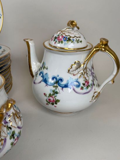 Part of a dessert service in painted porcelain...