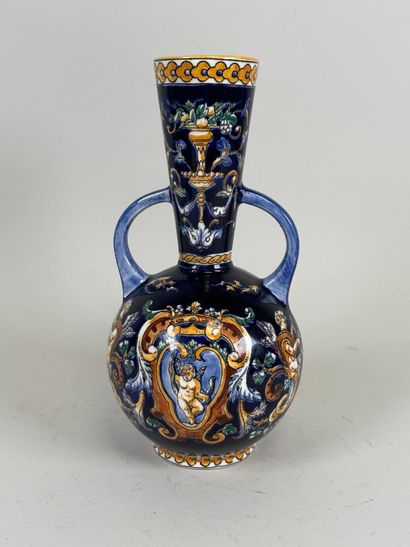 GIEN.
Renaissance model.
Vase with two handles...