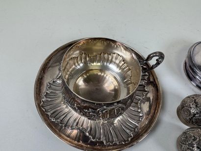 Silver lot including :
- a cup and saucer...