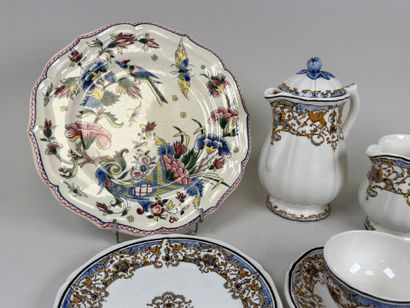 GIEN.
Polychrome earthenware coffee service...