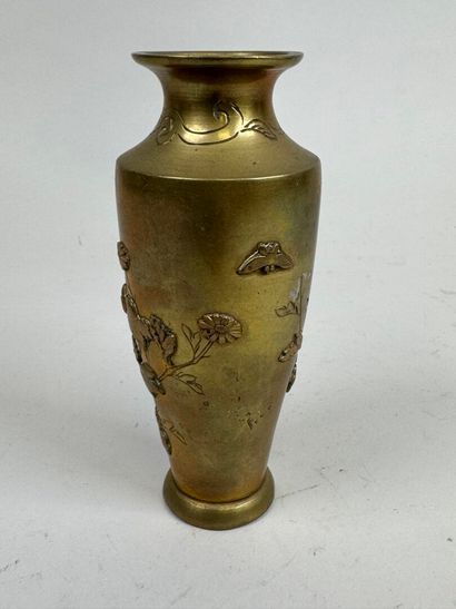 JAPAN, 20th century. 
Gilt bronze baluster...