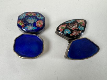 Set of two cloisonné enamel pillboxes on...
