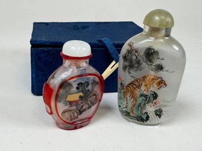 ASIA, 20th century.
Two glass snuffboxes...