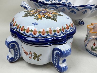 MONTAGNON in Nevers. 
Important glazed earthenware...