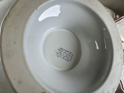 GIEN.
Important part of a polychrome earthenware...