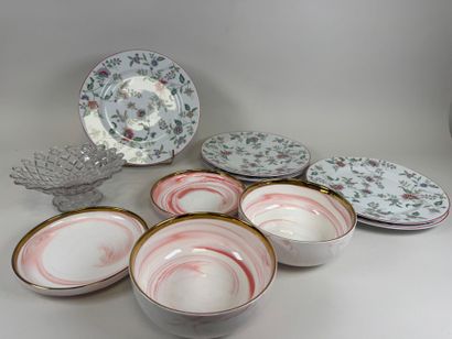 Lot including:
- 5 polychrome porcelain dinner...