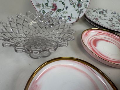 Lot including:
- 5 polychrome porcelain dinner...