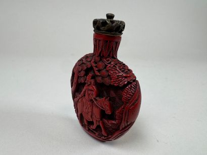 ASIA, 20th century.
Red lacquered snuffbox...