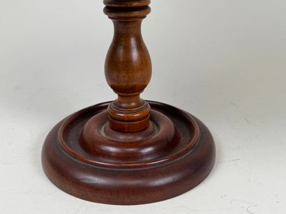 Circular table mirror in turned wood.
H....