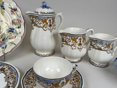 GIEN.
Polychrome earthenware coffee service...