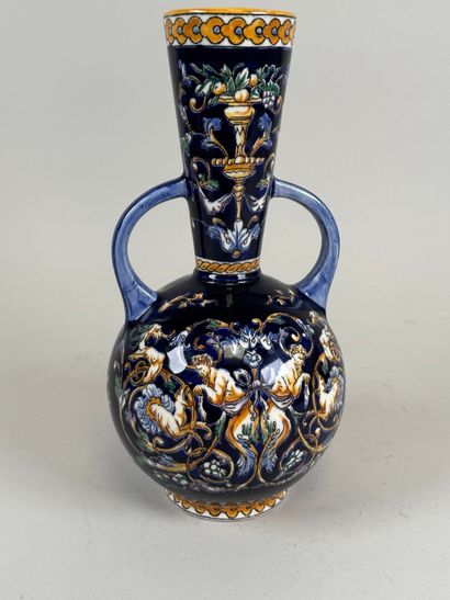 GIEN.
Renaissance model.
Vase with two handles...