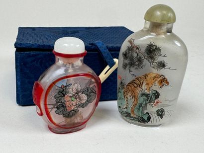 ASIA, 20th century.
Two glass snuffboxes...