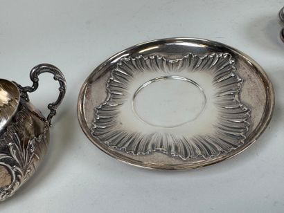 Silver lot including :
- a cup and saucer...