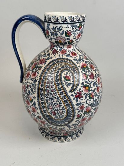 GIEN.
Cachemire model.
Large polychrome earthenware...