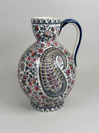 GIEN.
Cachemire model.
Large polychrome earthenware...