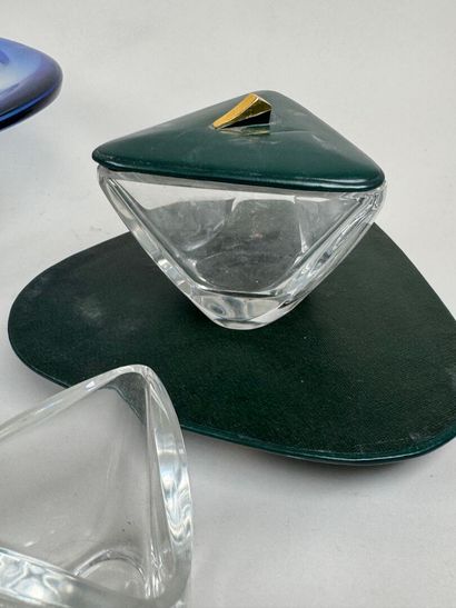 VANVES.
Large bowl or centerpiece in molded...