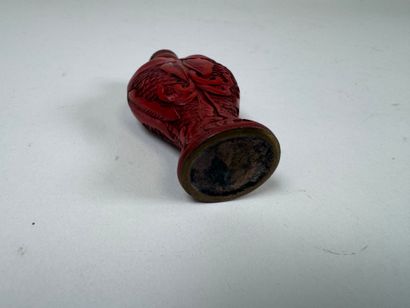 ASIA, 20th century.
Snuffbox in red lacquer...