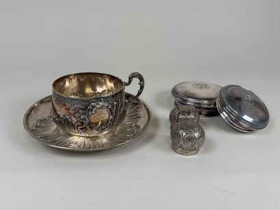 Silver lot including :
- a cup and saucer...