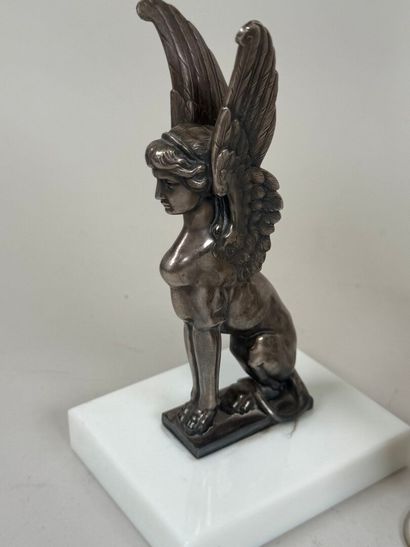 Lot including : 
-Part of a liqueur service...