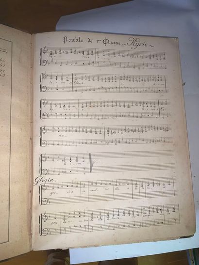 [MUSIQUE RELIGIEUSE]
Environ 17 vol. de formats...