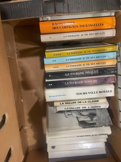 [TOURAINE]
Environ 20 volumes in-8 reliés...