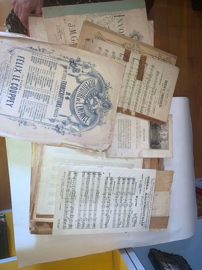 [MUSIQUE RELIGIEUSE]
Environ 17 vol. de formats...