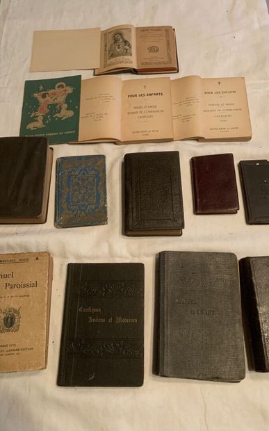 LIVRES RELIGIEUX 
13 volumes de piété et...