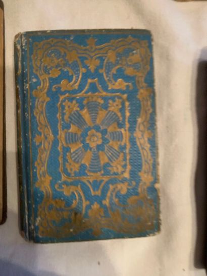 LIVRES RELIGIEUX 
13 volumes de piété et...