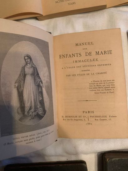 LIVRES RELIGIEUX 
13 volumes de piété et...