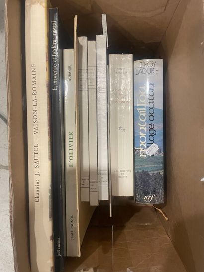 10 vol. de formats divers brochés sur la...