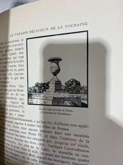 HALLAYS
La Touraine. Tours, Mame, 1930. 
Petit...