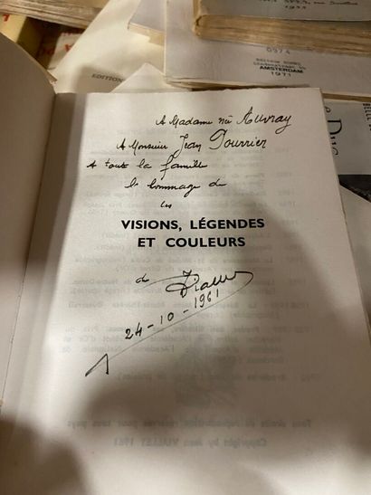 Env. 60 volumes ou plaquette brochés, milieu...