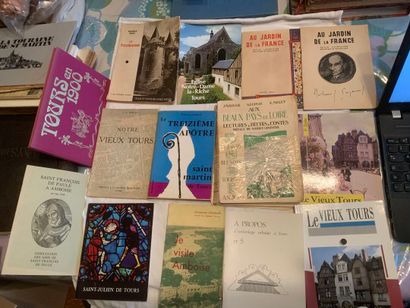 [TOURAINE]
23 volumes ou plaquettes de format...