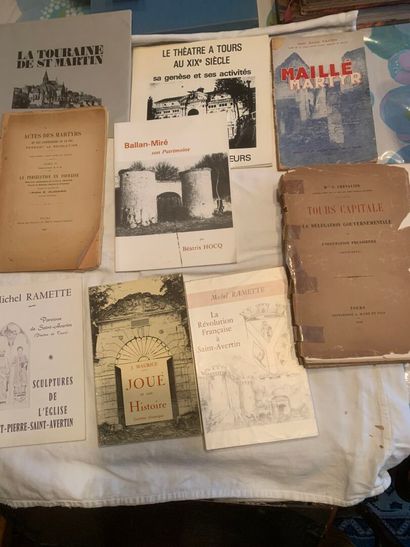 [TOURAINE]
23 volumes ou plaquettes de format...