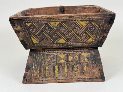 ASIA, 20th century.
Wooden pot with compartments,...