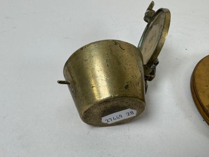 Small lot of display items including : 
-...