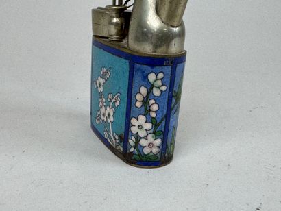TIBET, 20th century.
Pipe in metal and cloisonné...