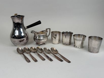 Set of silver-plated metal :
- a coffee pot,...