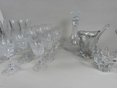 Set of cut crystal glasses including :
-...