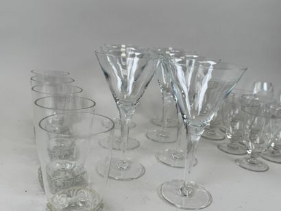 Crystal and glass lot including :
- 5 crystal...